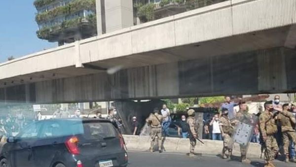 لبنانيون يعتدون على مسيرة مؤيدة للأسد شمال بيروت