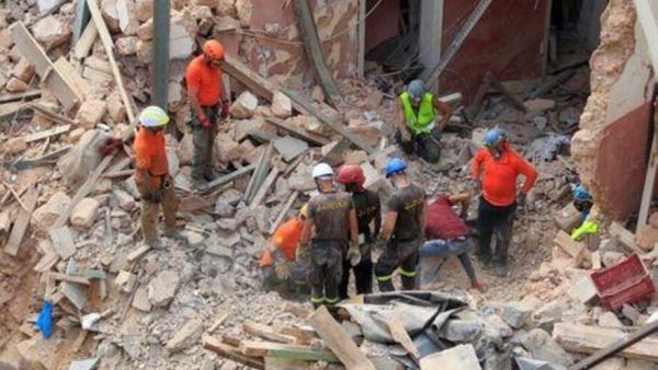 تواصل البحث عن ناجين وسط الأنقاض في بيروت بعد شهر من الانفجار