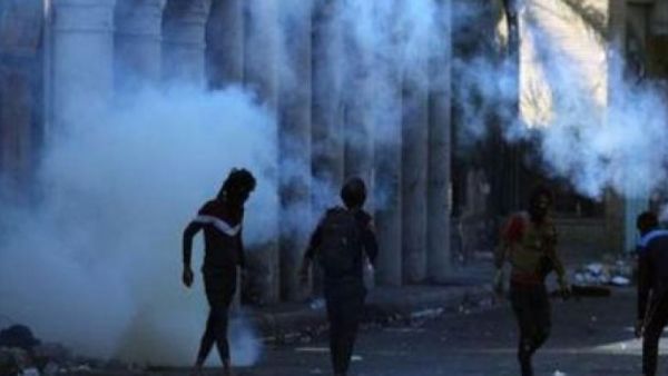 المتظاهرون يستعيدون السيطرة على ثالث جسر في بغداد