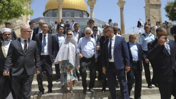 رئيس تشيلي خلال زيارته للاقصى