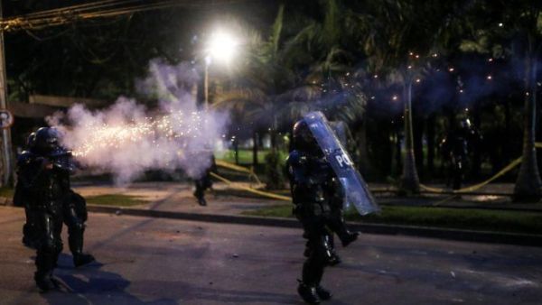 11 قتيلا في احتجاجات على وحشية الشرطة في كولومبيا