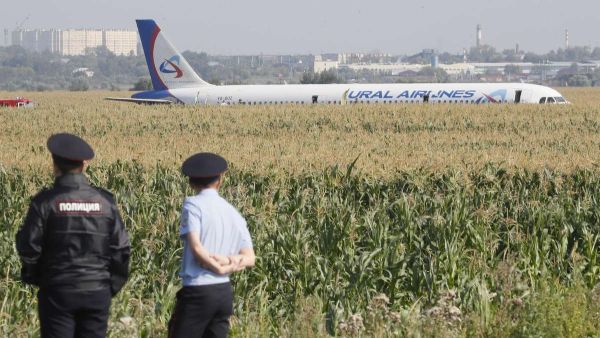 هاجمت الطيور الطائرة بعد وقت قليل من إقلاعها من موسكو ما تسبّب في اضطراب في المحرك