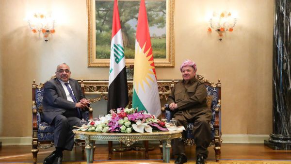 رئيس الوزراء العراقي المستقيل عادل عبد المهدي خلال لقائه زعيم الحزب الديموقراطي الكردستاني مسعود بارزاني 