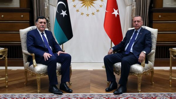 اردوغان خلال استقباله السراج في انقرة