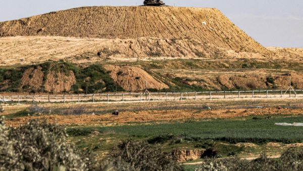 اسرائيل تقصف غزة وقواتها تتأهب بالضفة تحسبا لرد على مجزرة جنين