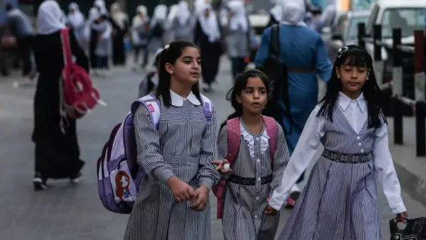 تلاميذ غزة يعودون لمدارسهم رغم الكورونا