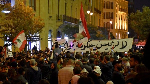 آلافالمتظاهرين ببيروت رفضا لتكليف دياب بتشكيل الحكومة