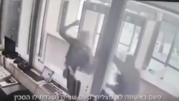 فيديو يوثق محاولة طعن جندي اسرائيلي في الخليل- فيديو
