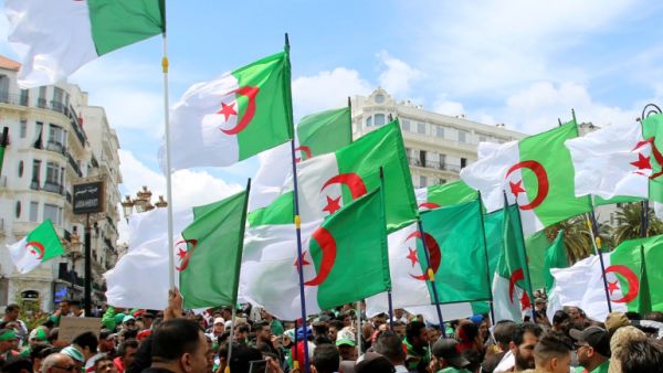 تظاهرات الحراك الجزائري تنتقل إلى خارج العاصمة
