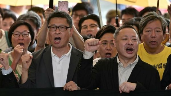 أحكام بالسجن بحق قادة الحراك الديموقراطي في هونغ كونغ