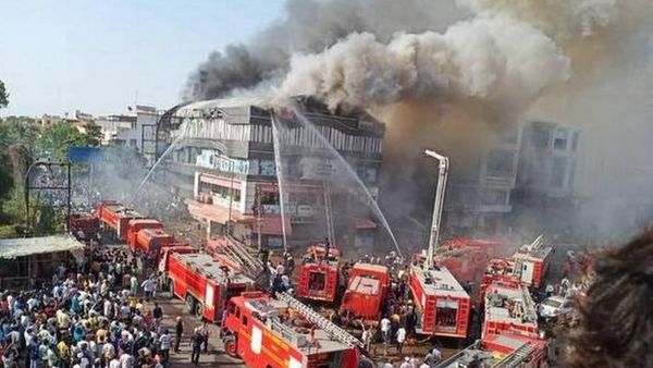 ما بين 50 إلى 60 طالبا كانوا يتواجدون في المعهد الواقع في الطابق الأخير من المبنى حين اندلع الحريق