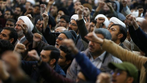 عشرات الاف الايرانيين يحيون الذكرى 41 للثورة الإسلامية