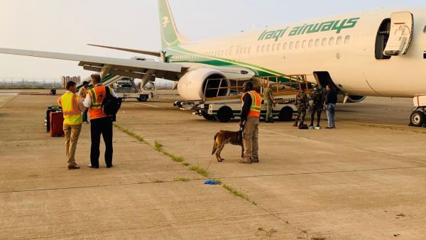 العراق يخلي طائرة ركاب قادمة من ايران بعد انذار كاذب بوجود قنبلة