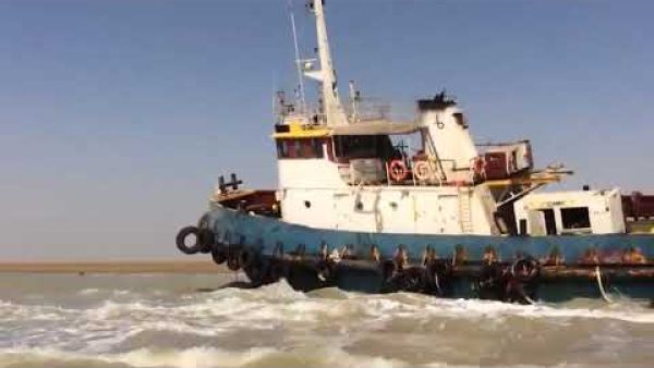 قراصنة يستولون على سفينة عراقية قبالة السواحل الإيرانية (فيديو)