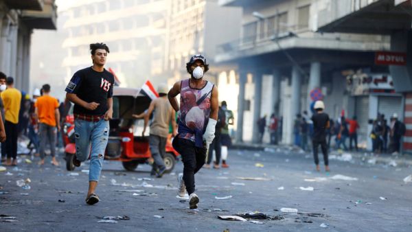 الامن يفتح النار مع اشتداد المواجهات مع المتظاهرين في بغداد