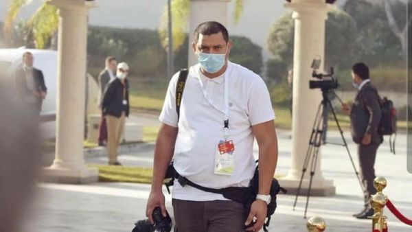 الشرطة التونسية تعتقل مصورا صحفيا صفعه شرطي