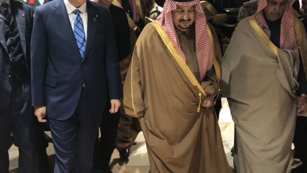 رئيس الوزراء الياباني يصل السعودية في مستهل جولة خليجية