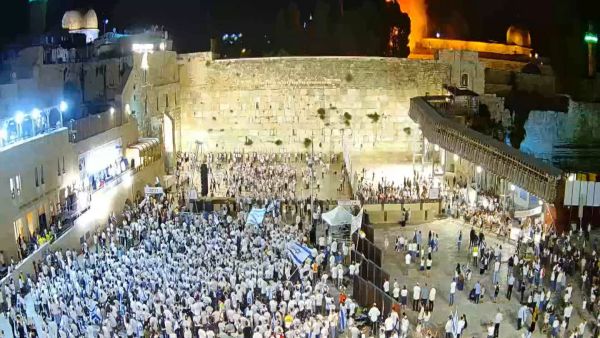 إطلاق 150 صاروخا من غزة تجاه إسرائيل