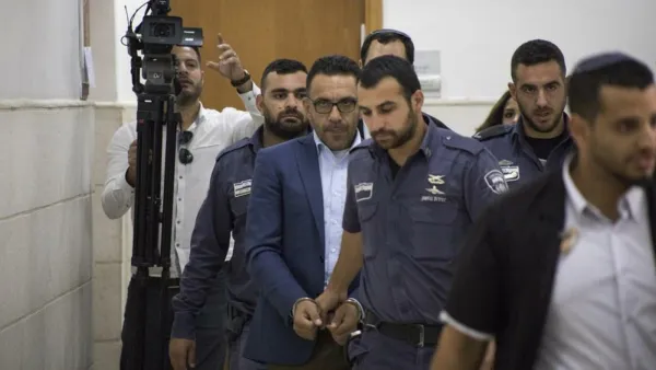 محافظ مدينة القدس، عدنان غيث خلال اعتقاله من قبل القوات الاسرائيلية