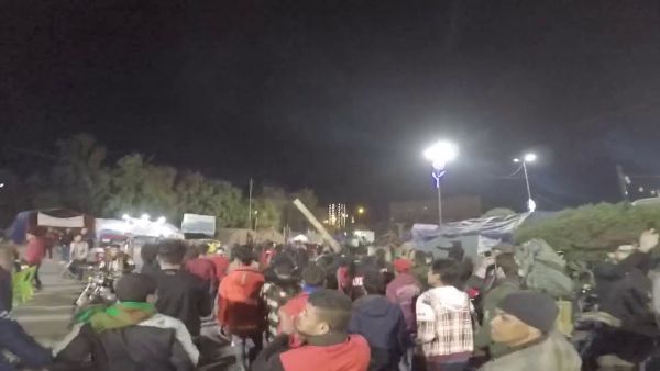 محتجون يبعدون أنصار الصدر من ساحة التظاهر في كربلاء