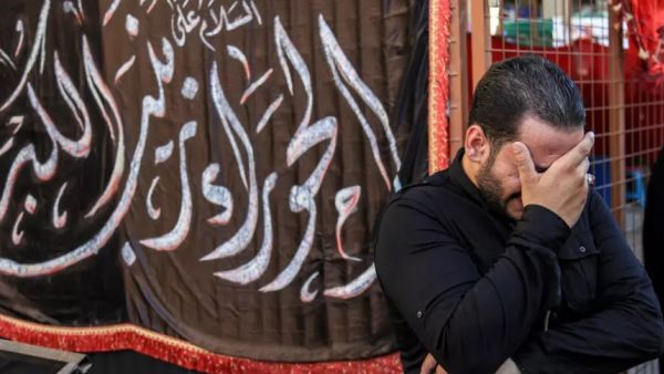 زوار كربلاء في محرم: "الله ينتقم من كل سياسي"