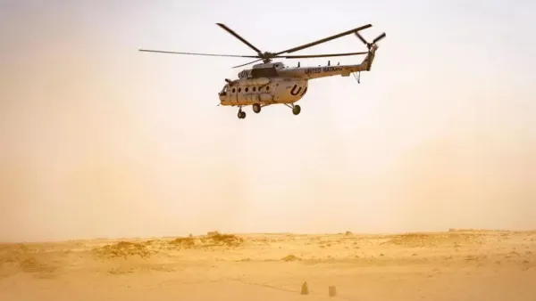 مروحية تابعة للقوات الدولية في الصحراء الغربية (مينورسو) في منطقة الكركرات الحدودية مع موريتانيا