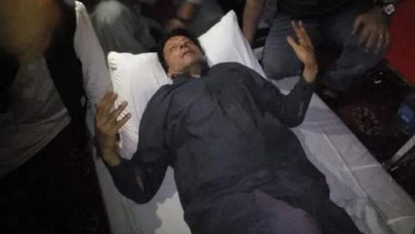 إصابة عمران خان في إطلاق نار خلال تجمّع سياسي 