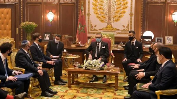 الملك محمد السادس خلال استقباله الوفد الاميركي الاسرائيلي