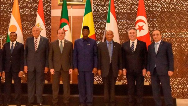 اجتماع دول الجوار يرفض التدخلات الاجنبية بليبيا