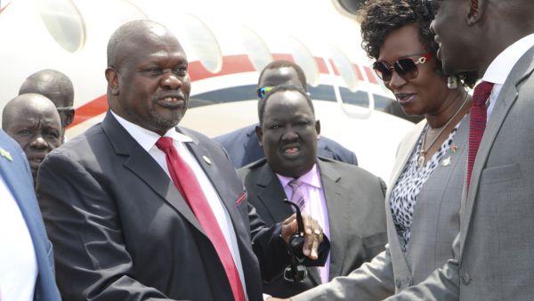 مشار يعود الى جنوب السودان لمحاولة إنقاذ اتفاق السلام 