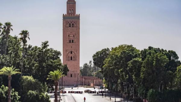 ساحة جامع الفناء الشهيرة في مراكش خالية