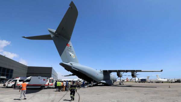 تركيا تجلي مصابين في انفجار مقديشو