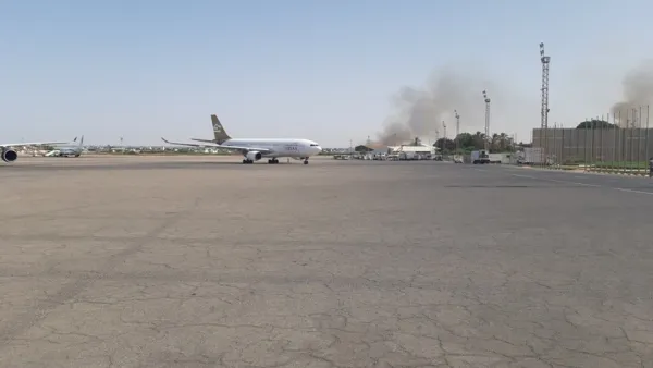 نجاة طائرة مدنية من قصف لقوات حفتر على مطار معيتيقة