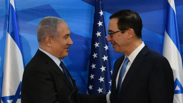 نتانياهو خلال لقاء جمعه بوزير الخزانة الأميركي ستيفن منوتشين في القدس
