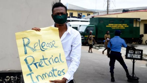 عشرات الاف النيجيريين وراء القضبان من دون محاكمة