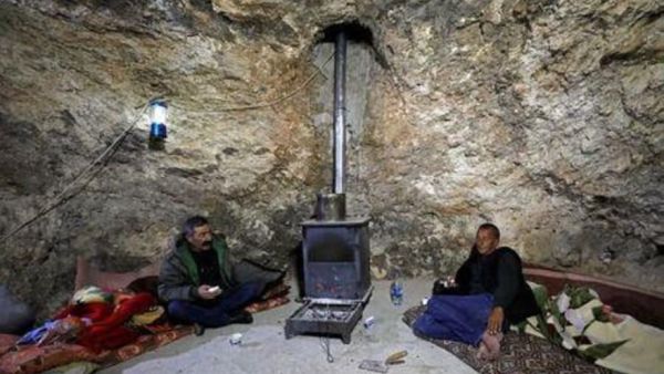 هجمات المستوطنين تطال حتى ساكني الكهوف من الفلسطينيين