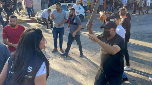 شاهد.. اعتداء عناصر أمن السلطة على الصحافيات في رام الله