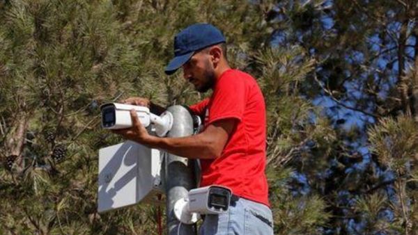 قرية فلسطينية تستعين بكاميرات المراقبة لردع وتوثيق هجمات المستوطنين