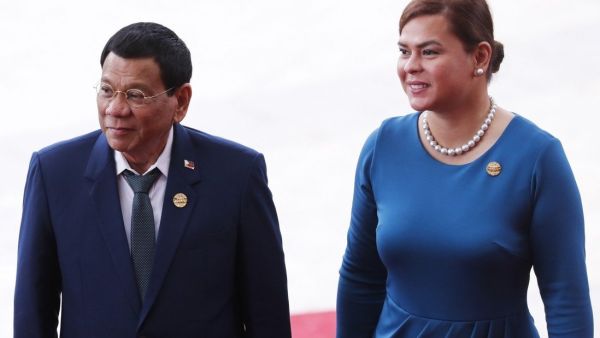 رئيس الفلبين ناصحا ابنته بعدم الترشح لخلافته: "الرئاسة ليست للنساء"