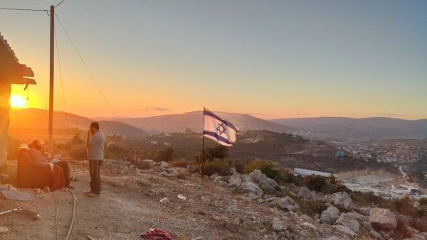 إسرائيل تقرر إزالة بؤرة أقامها مستوطنون جنوبي نابلس