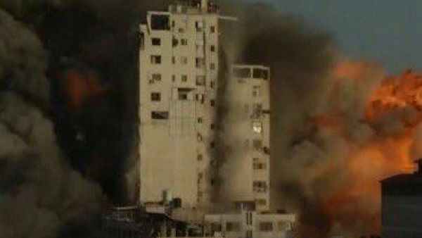 اسرائيل تقصف برج الشروق السكني في غزة