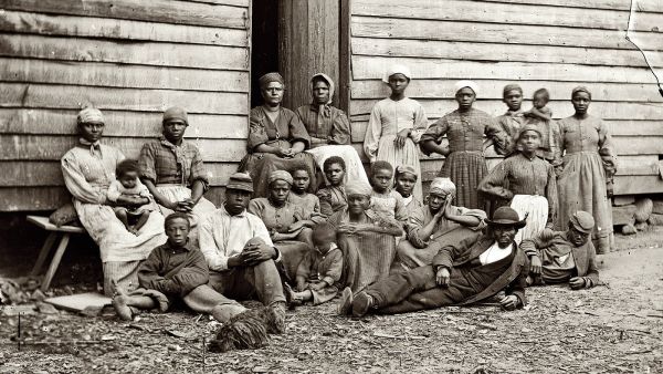 المجتمع الأمريكي من أصل أفريقي يشكل 13,4 في بالمئة من السكان