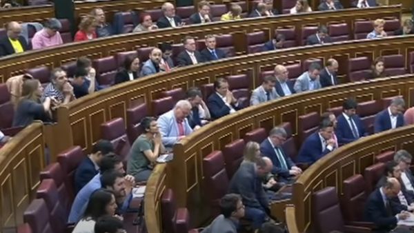 إسبانيا تقر قانون "إجازة الدورة الشهرية" للنساء