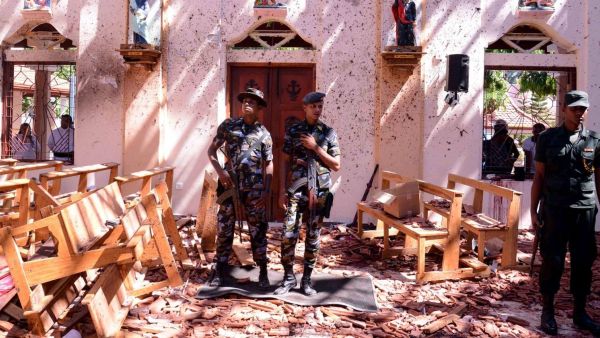 دمار داخل احدى الكنائس التي استهدفتها التفجيرات