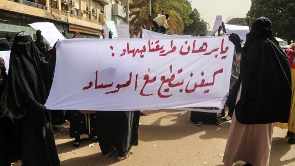 وقفة احتجاجية في الخرطوم للتنديد بلقاء البرهان ونتانياهو