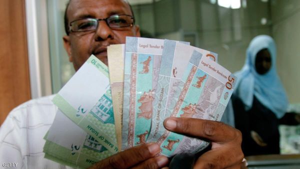 مخاوف من انهيار الجنيه وتضاعف التضخم إذا استمر الجمود الحالي