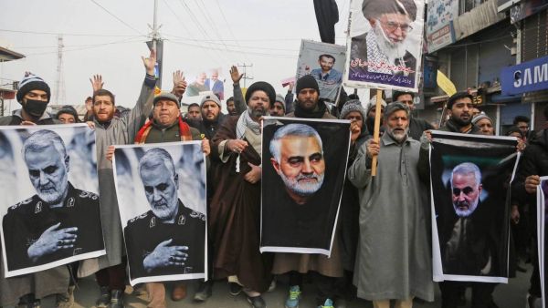 عشرات آلاف يتظاهرون في طهران للتنديد باغتيال سليماني