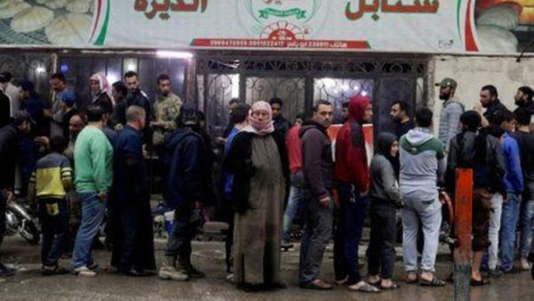 نقص حاد في الخبز يلوح في سوريا جراء العقوبات الاميركية