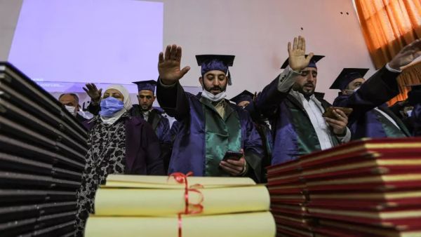 وباء كورونا يشكل تحديا للأطباء الجدد في شمال سوريا