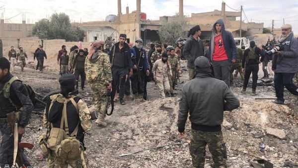 8 قتلى بانفجار سيارة مفخخة في بلدة سورية قرب الحدود التركية